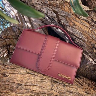 Krásna bordová Jacquemus z novej kolekcie ❤️🎄 obmedzený počet kusov v tejto akciovej cene 599eur❤️🎄