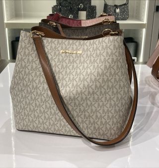 Michael Kors Pratt medium veľkosť 🎄🤎 v BF akciovej cene 139eur 🎄🎄🤎